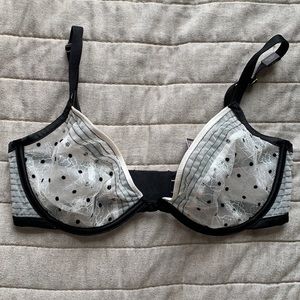 White & black VS unlined bra